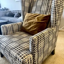 Living Spaces Accent Chair – Modern Pattern – Excellent Condition