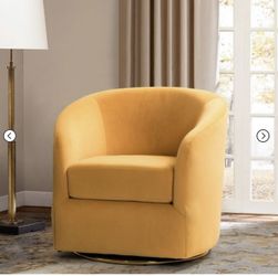 Amarante Velvet Swivel Chair