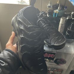 Vapor Max Triple Black Size 9/5