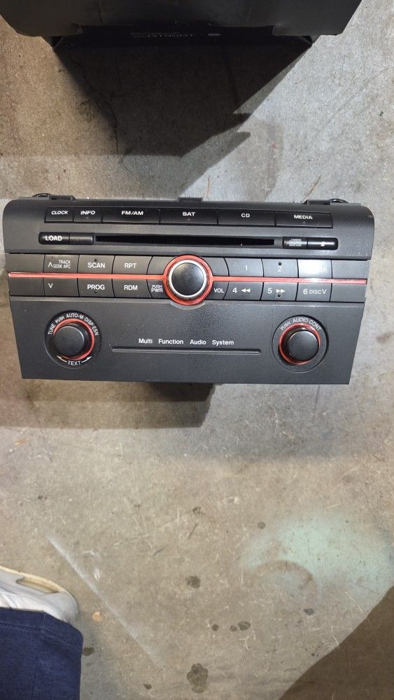 Mazda 3 Radio Sat XM MP3 CD 06-09 W/digital Read Out Board