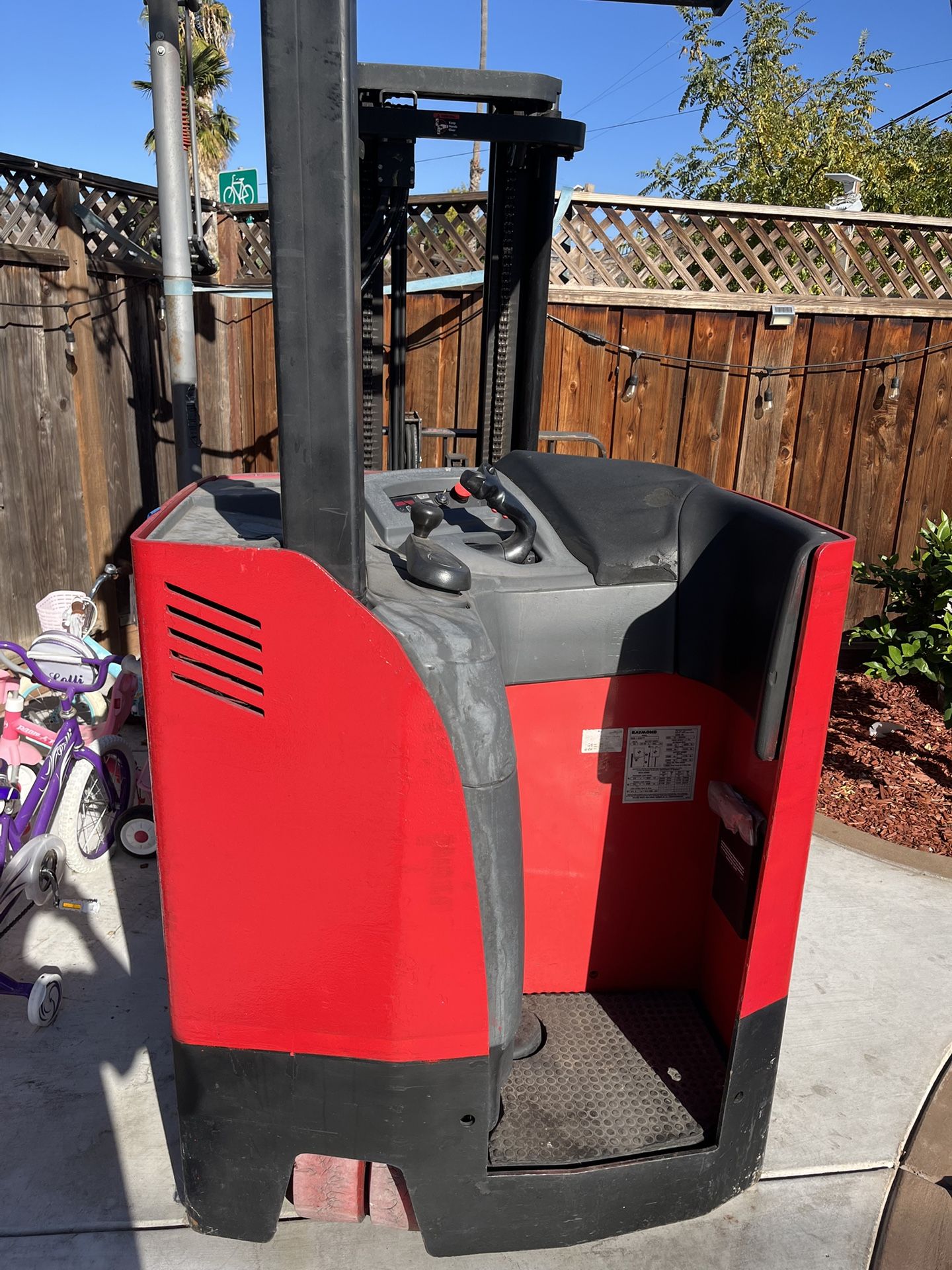 2023 Raymond Forklift 425-c30tt