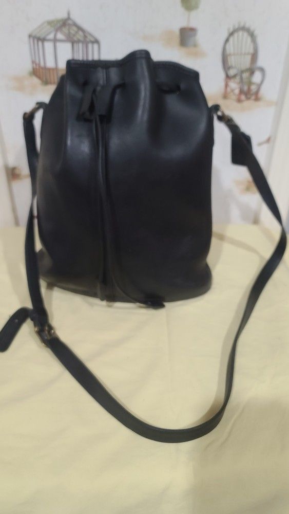 COACH VINTAGE BLACK LEATHER BUCKET HANDBAG
