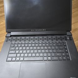 Alienware M17 R5 AMD 3070 Ti
