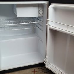Mini Avanti Refrigerator