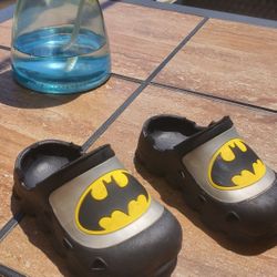 Batman Boys 5/6 Slip On Plastic Beach Or Pool Shoes
