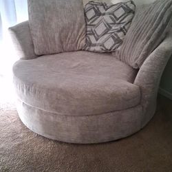 Swivel Pod Chair