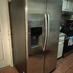 Samsung Fridge For Sale!!!