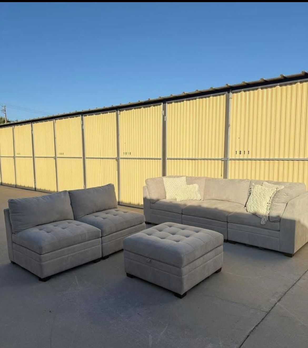 *Free Delivery* Gray Thomasville 6 Piece Modular Sectional