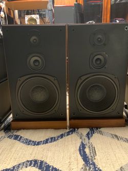 Nice vintage Realistic Optimus 25  3-Way Floor Standing Speaker Pair