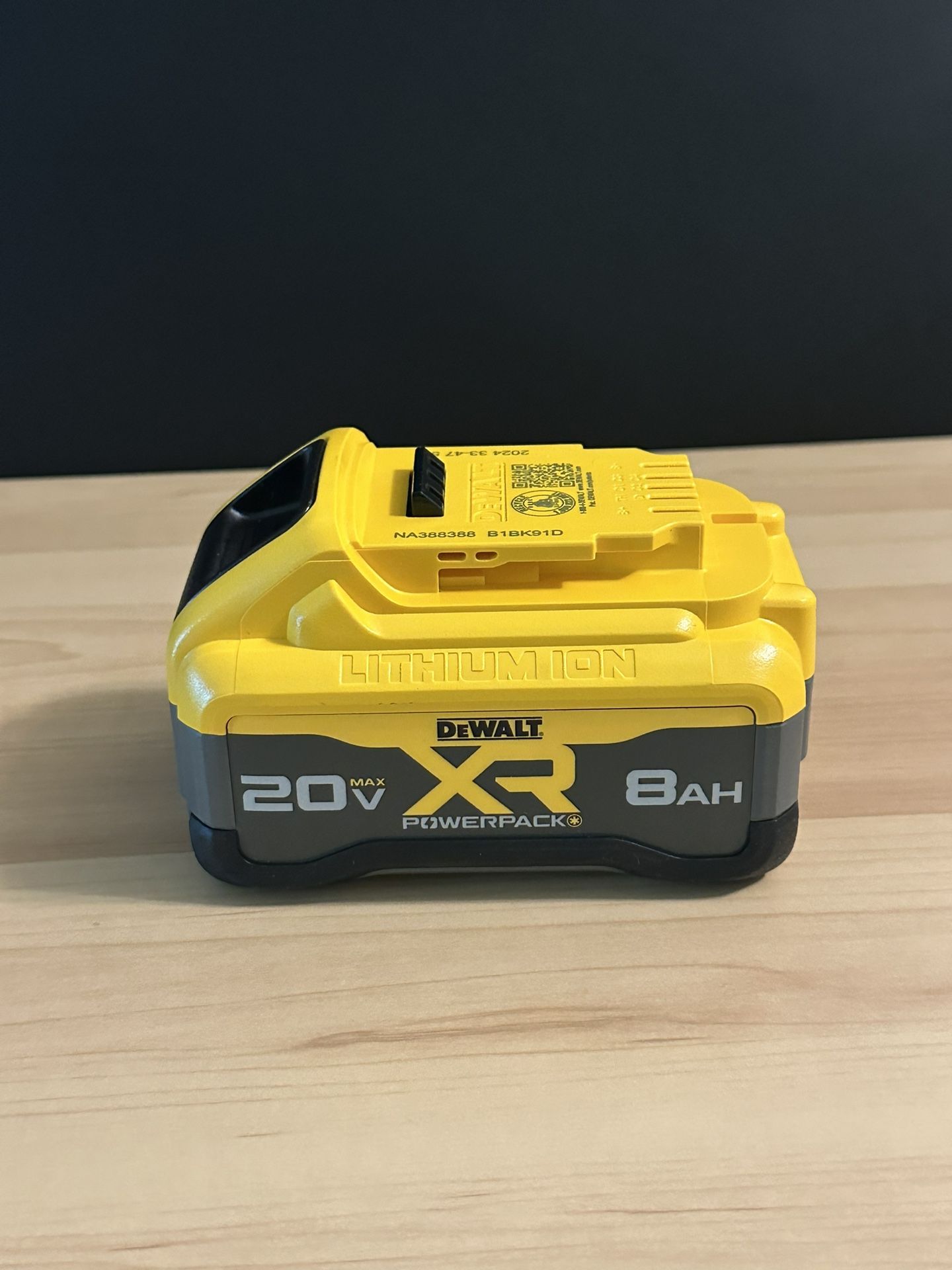 DeWALT XR 8ah 