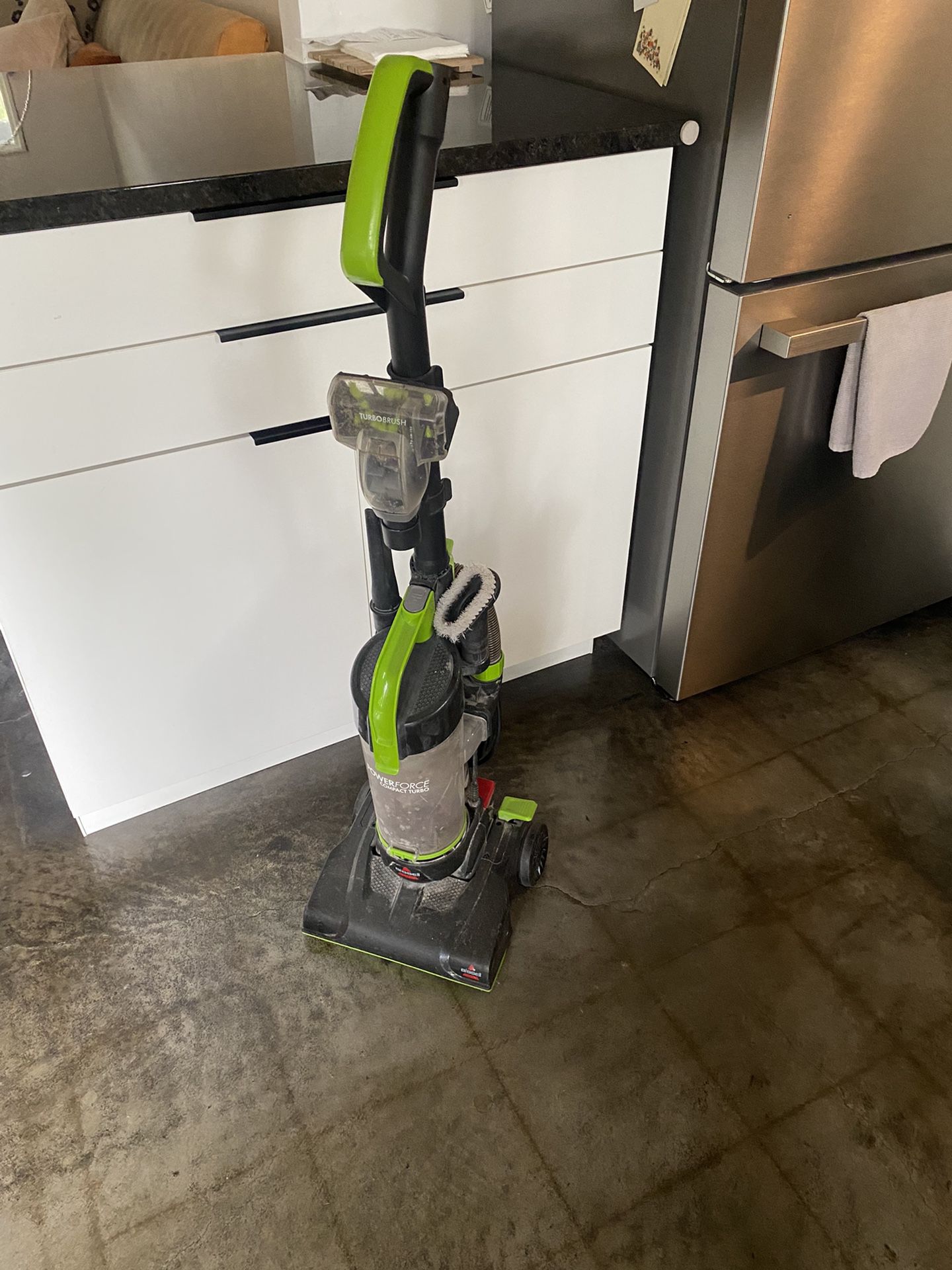 BISSELL PowerLifter Pet Rewind with Swivel Bagless Upright Vacuum