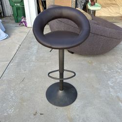 Adjustable Stools 