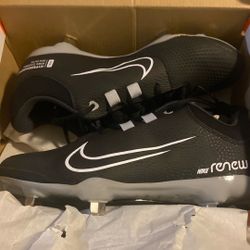 Women’s Softball Cleats 