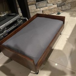 Never used, Solid Well Made Elevated dog bed