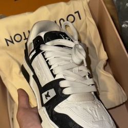 Louis Vuitton Trainers BARLEY WORN Size 9 men AUTHENTIC