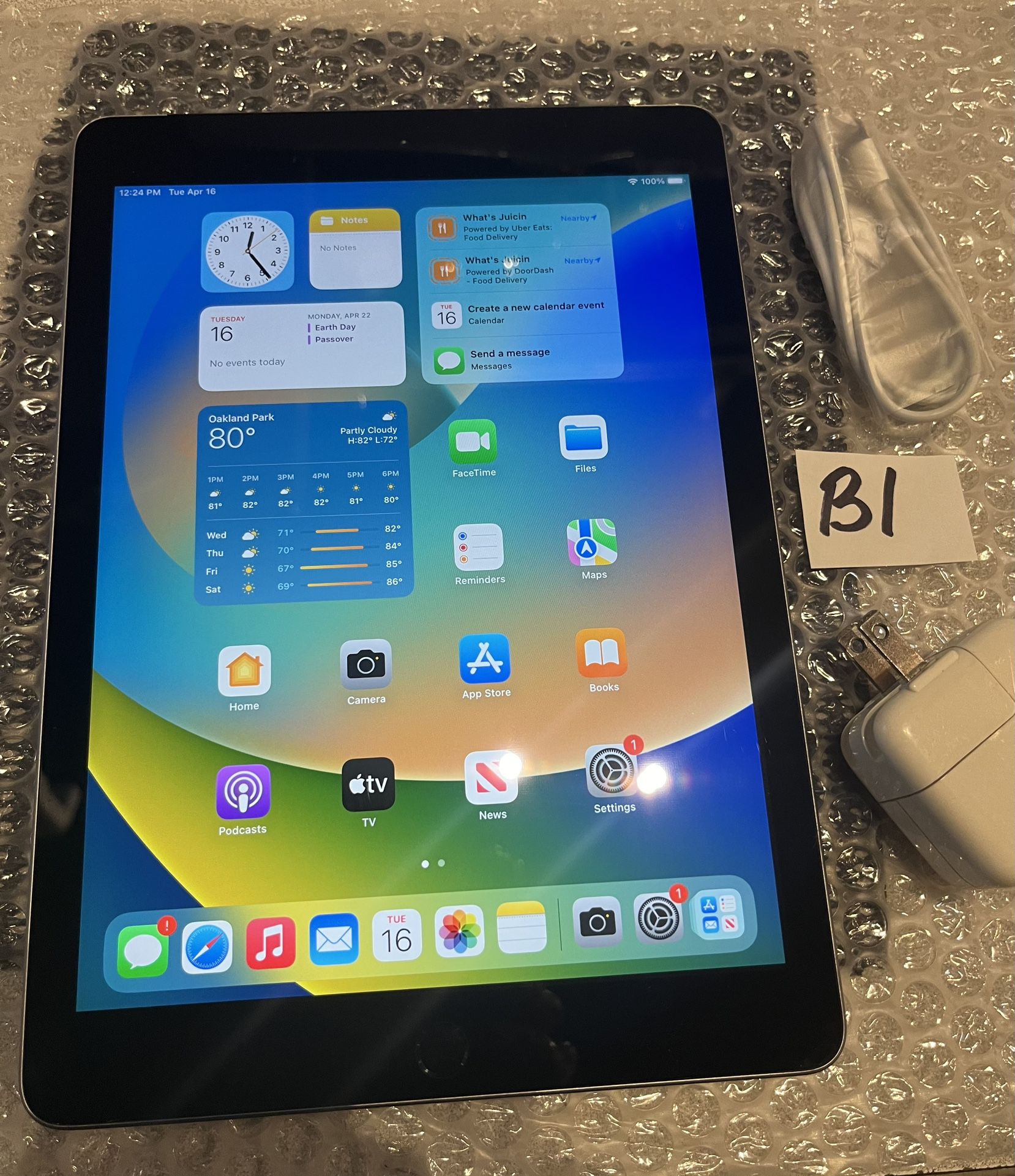 Apple iPad 5th Gen 32GB WiFi+ Cellular Unlocked 9.7” iPad—Space Gray complete 