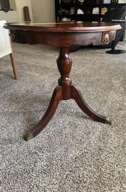 Round Mahogany Pedestal Side Table