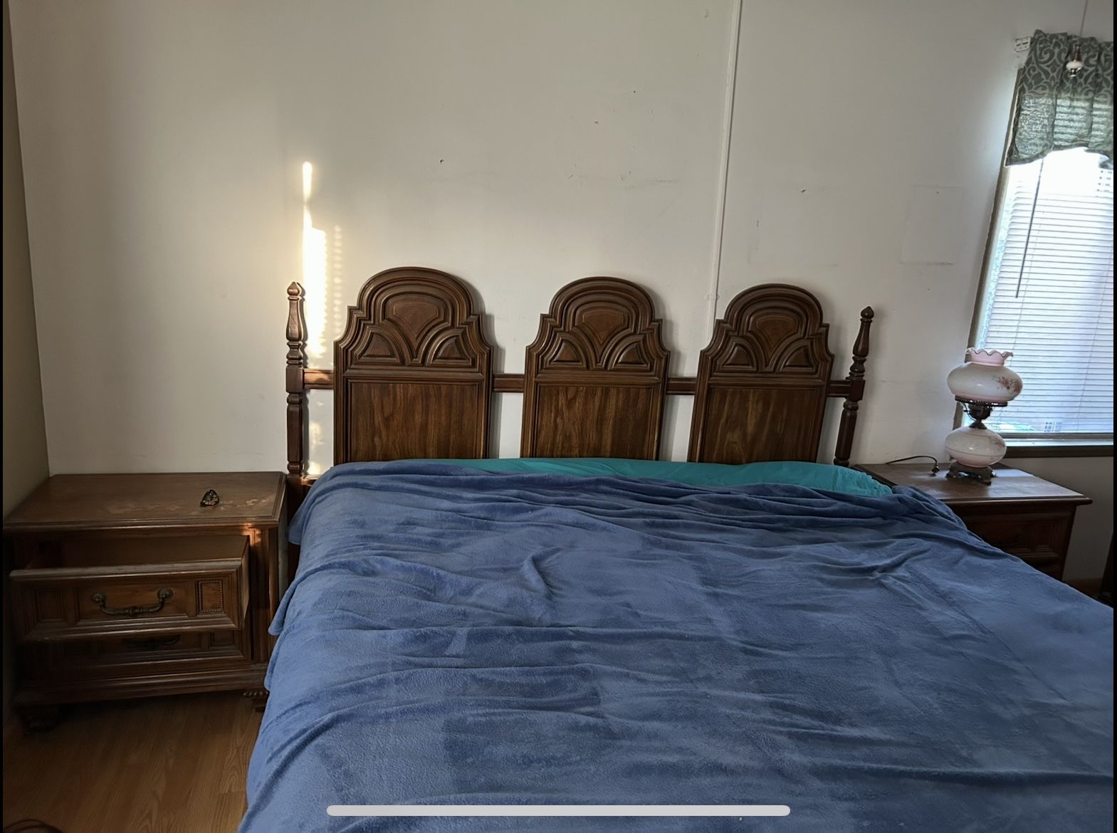 Wooden Elegant Bedroom Set