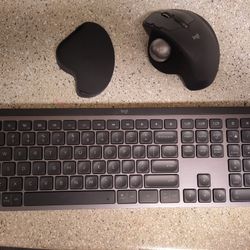 Logitech Keyboard/Mouse/Mouse Pad Bundle 