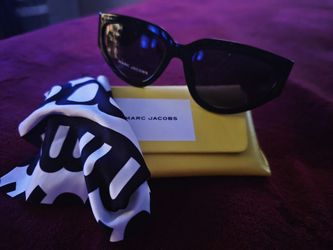 Authentic Marc Jacobs Sunglasses *NEW w/Case & Cloth