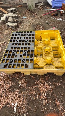 Yellow Poly Spill Containment Pallet with Grate