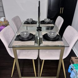 Dining Tables 
