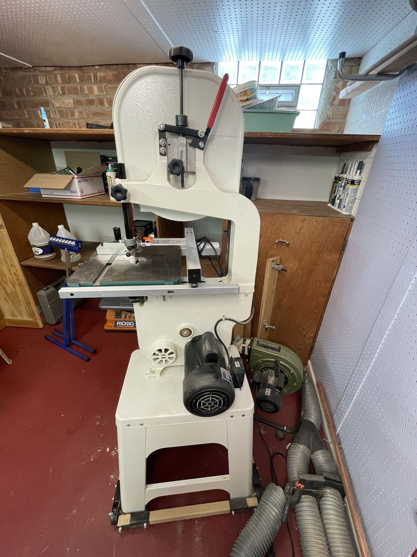 Grizzly 14” Bandsaw for Sale in Chicago, IL OfferUp