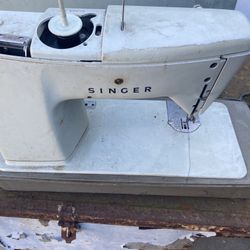 Singer Model 600 Sewing Machine