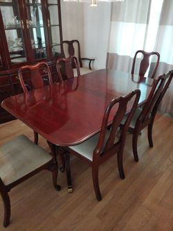 Beautiful Knob Creek Dining room set