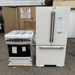LG Studio Set Refrigerator Essence White Range Gas Essence White