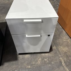 Mobile Metal Pedestal