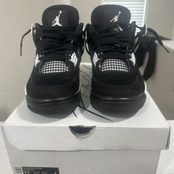 Jordan 4 “White Thunder” Size 9.5