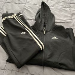 There Is Two Pieces From Adidas’s Both Size M     It go For Both Girls Or Boys There Barely used    both for $50Total