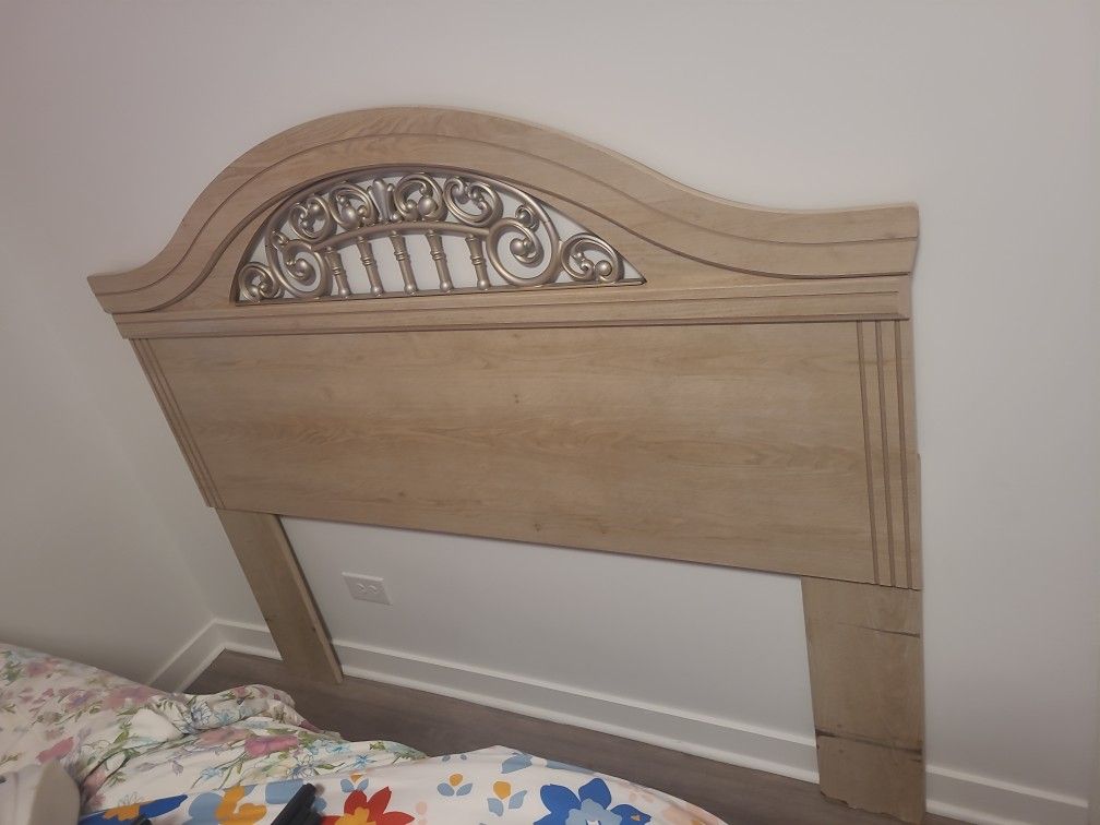 Head Board Pick Up And Cash Only