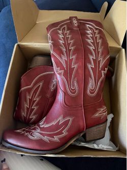 Brand new cowboy boots new in box women’s 8.5
