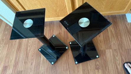 Desktop speaker stands