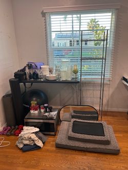 Moving sale - Everything in this picture (except table)