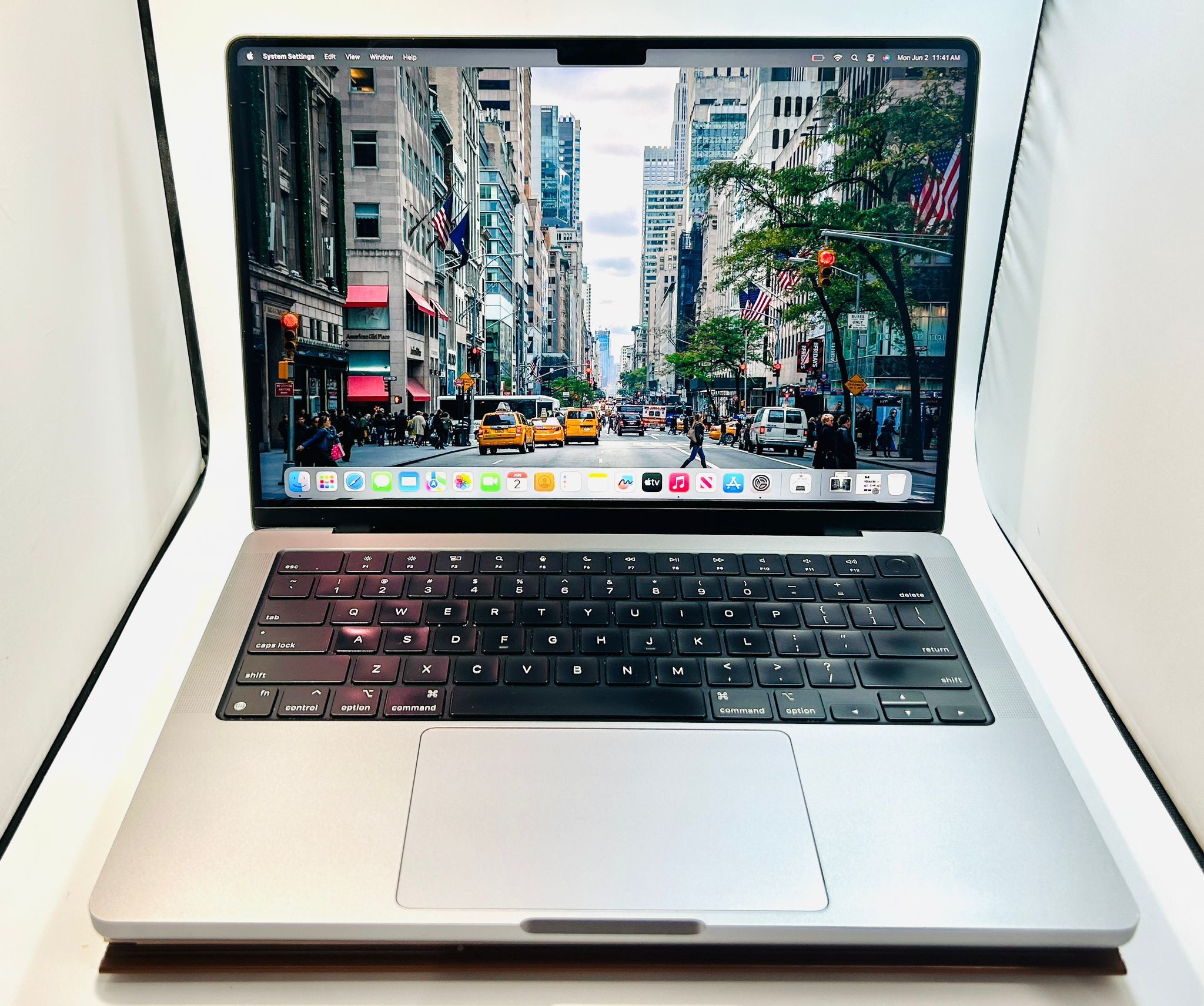 MacBook Pro 14” Apple M1 Pro 16GB 1TB Fully Functional