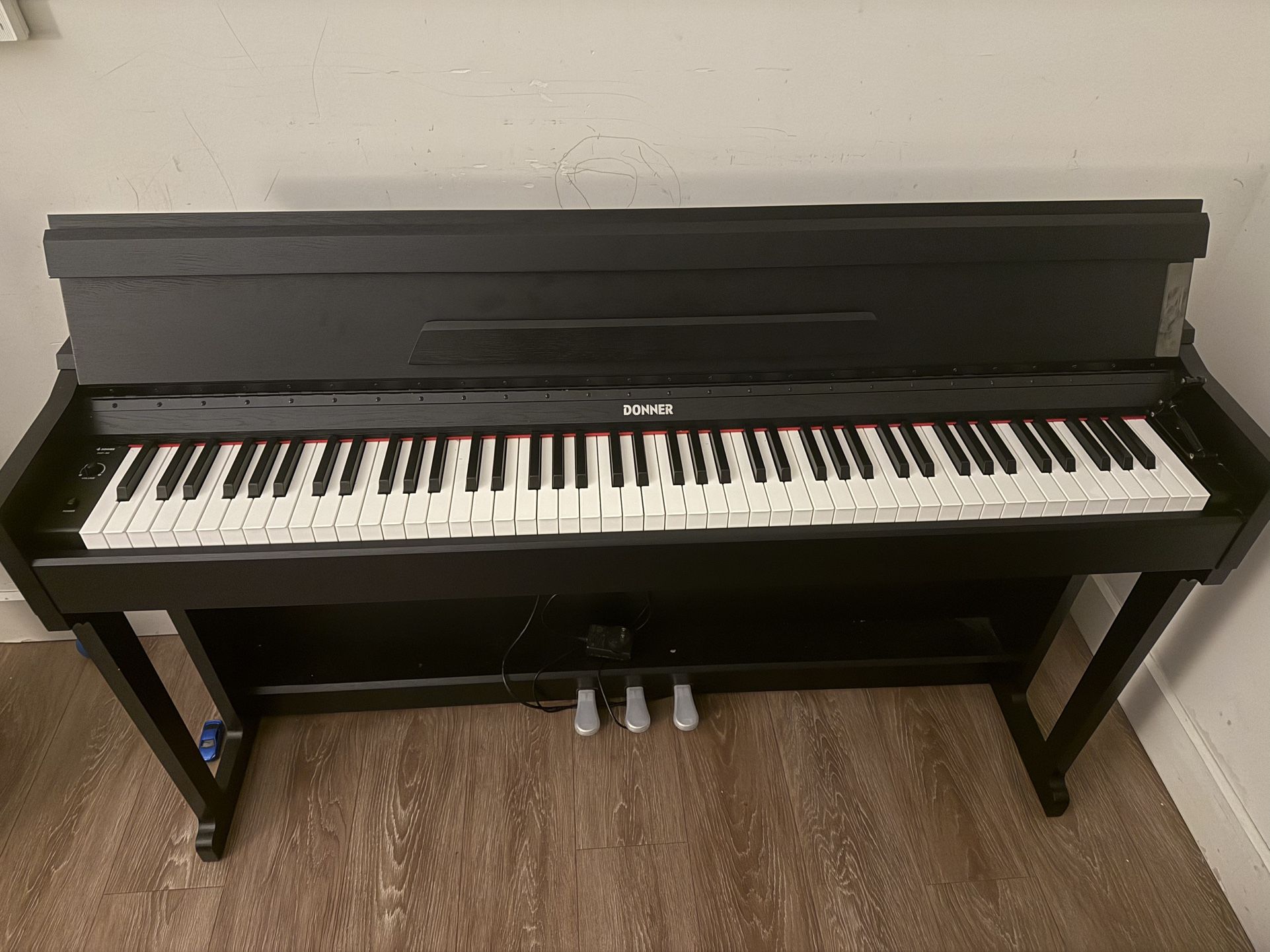 Donner Piano, Black