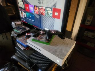 Xbox One 1TB W Wired Remote and GTA 5 "In Good Working Condition "