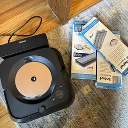 iRobot Braava Jet M6 Mop Like New  With Extras