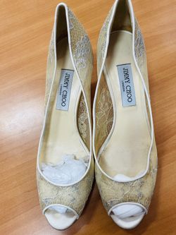Classic Ivory Floral Lace Desing