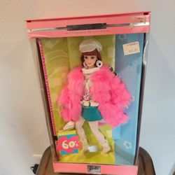 VINTAGE Groovy 60's Barbie Doll Great Fashions of the 20th Century 2000 Mattel