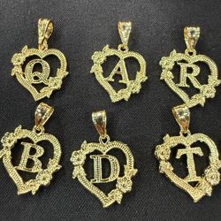 Initial Heart Necklace – 18K Gold Plated