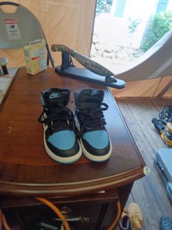 Blue and white Js
