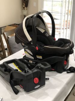 Infant car seat with base (2)