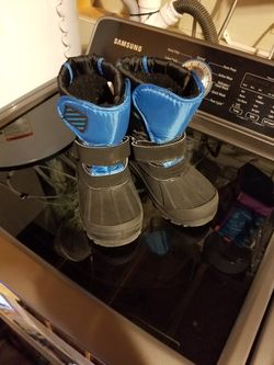 Boys snow boots size 13