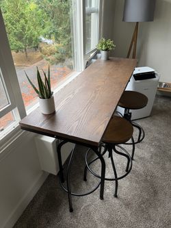 Bar table + chairs