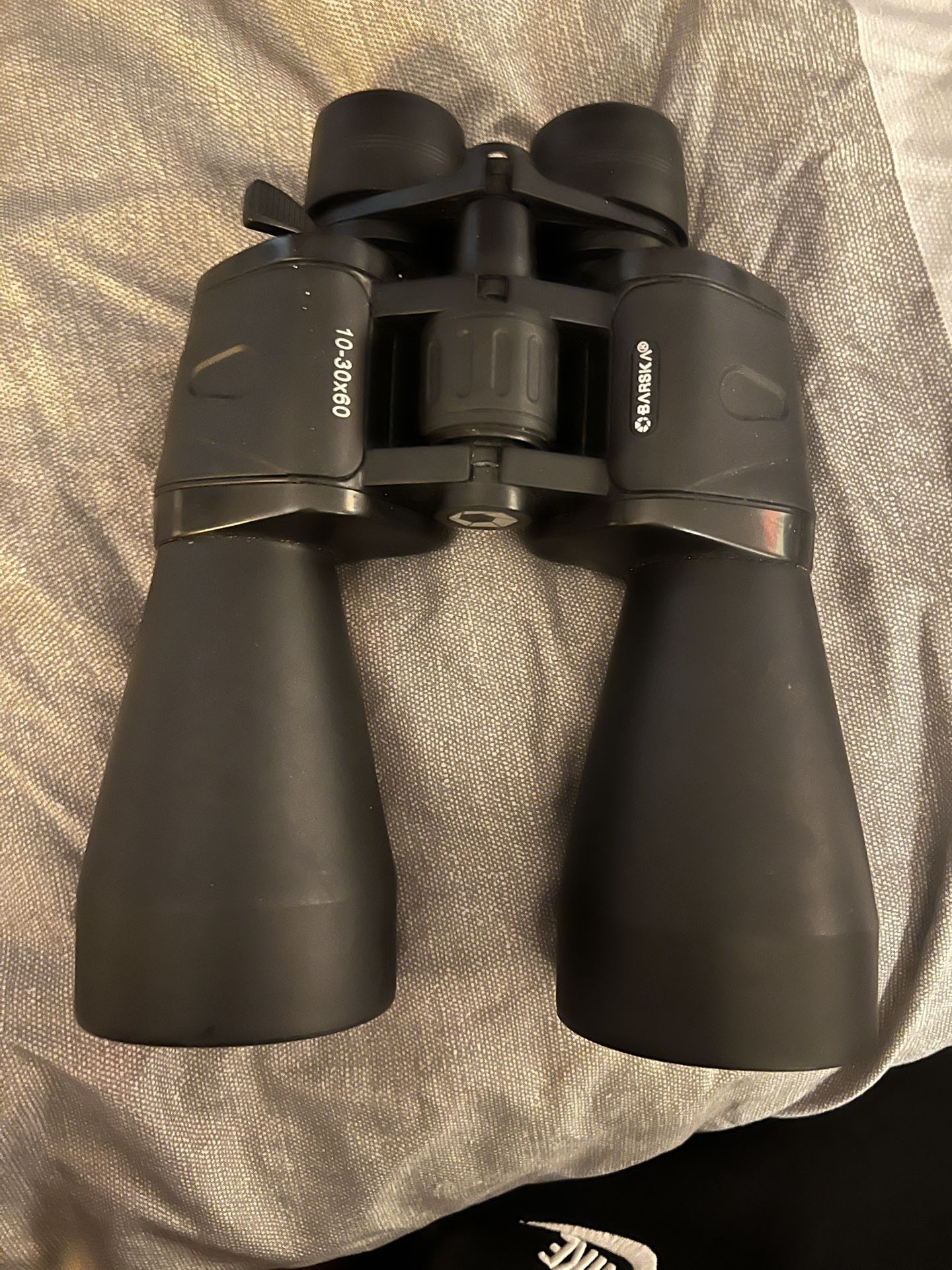 Barska 10-30x60 Gladiator Zoom Binoculars – Long Range Binoculars for Bird Watching, Stargazing & Hunting, Multi-Coated Lenses, Tripod Compatible