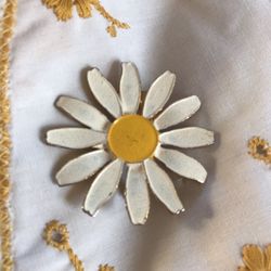 Vintage Sunflower / Daisy Brooch
